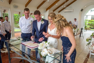 Palm Cove Wedding photography by Michael Petersen